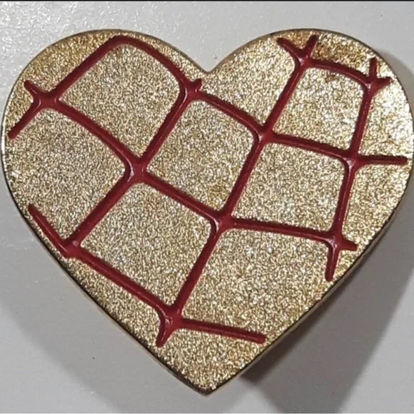 Variety Cc Gold Heart Spider-Man Collector Lapel Pin 2004 - Picture 1 of 3